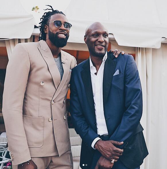 后腰外弹至 后腰外弹至